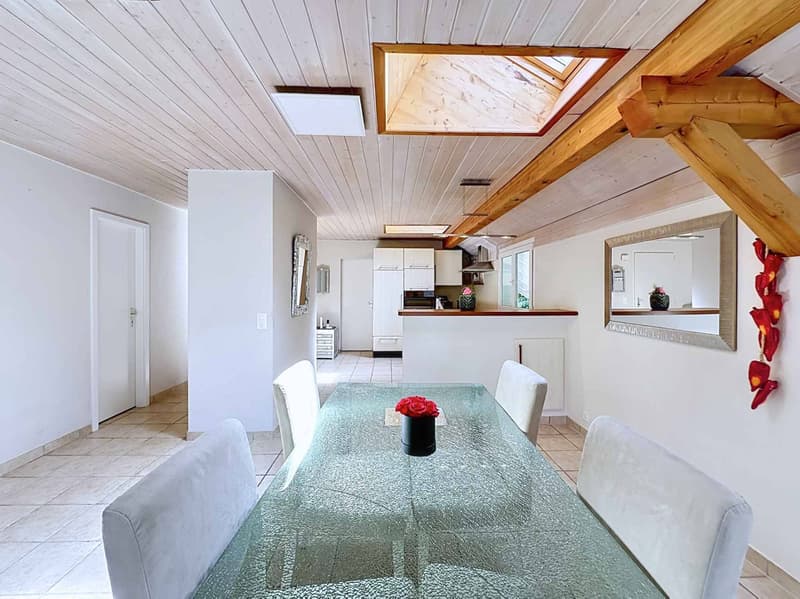 Wohnung mit 4.5 Zimmern im charmanten Dorf Brent (1)