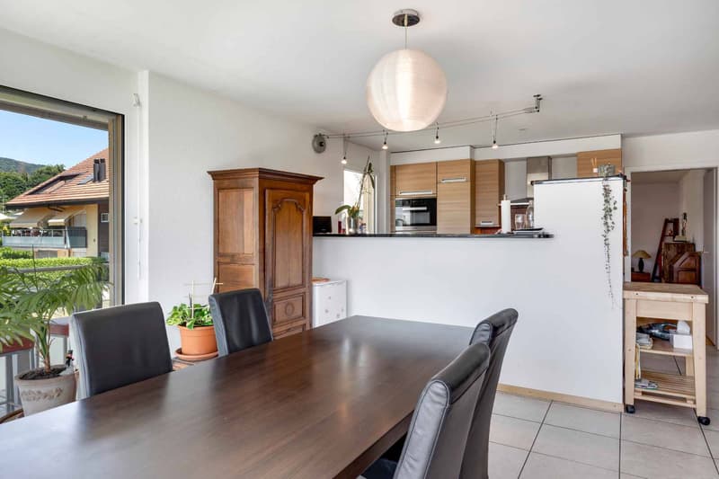 Spacieux Appartement de 4,5 pièces dans un environnement calme et verdoyant (6)