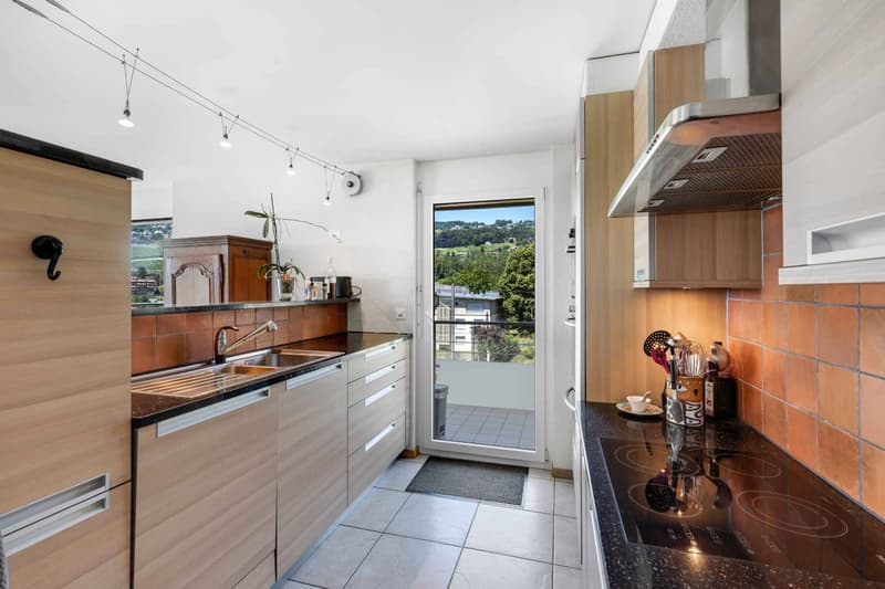 Spacieux Appartement de 4,5 pièces dans un environnement calme et verdoyant (10)