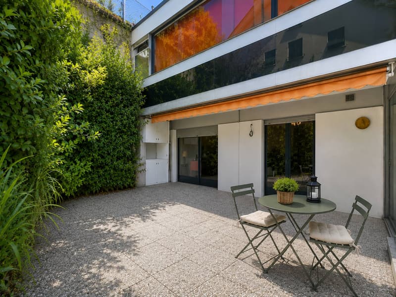 Charmant 2.5 pièces avec grande terrasse et vue sur le lac (7)