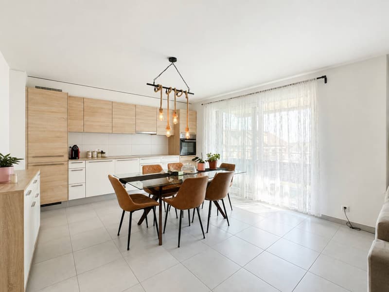 Spacieux appartement de 4,5 pièces avec vue sur les montagnes (4)