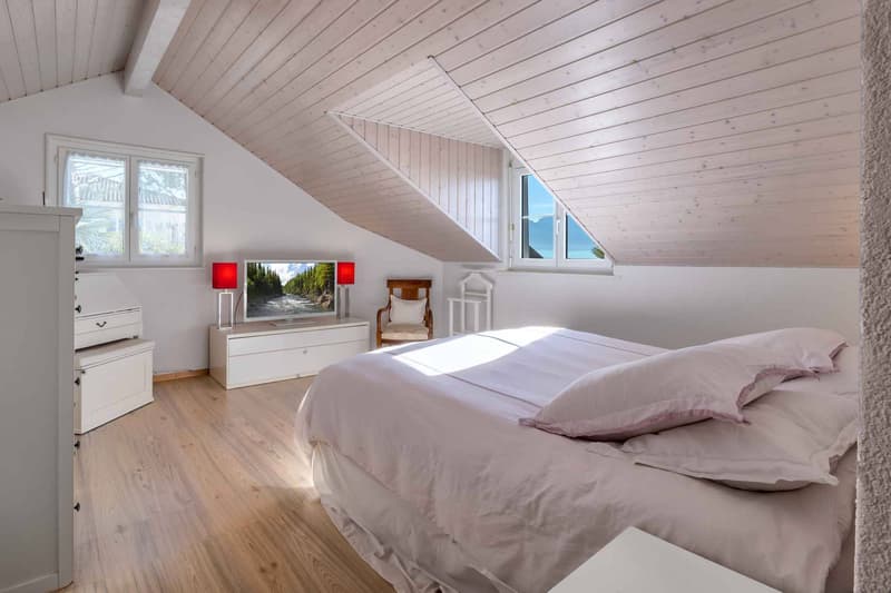 Magnifique villa familiale avec piscine et vue lac (7)