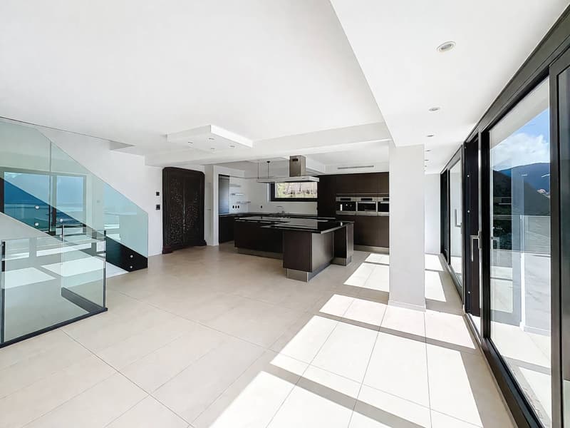 Propriété de 6.5 pièces avec piscine et vue à couper le souffle (4)