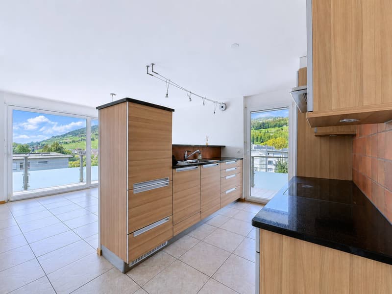 Spacieux Appartement de 4,5 pièces dans un environnement calme et verdoyant (9)