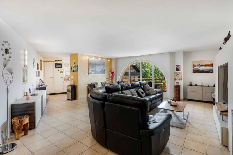 Spacieux appartement de 120 m² pondérés dans un environnement calme (2)