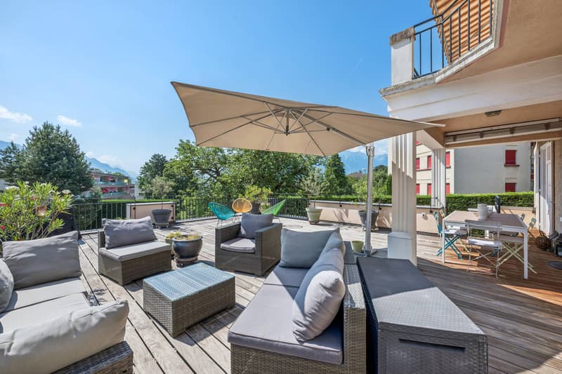 Villa de maître 13 pièces avec appartement indépendant, vue lac et montagnes (3)