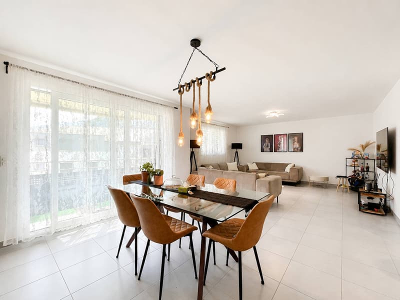 Spacieux appartement de 4,5 pièces avec vue sur les montagnes (2)