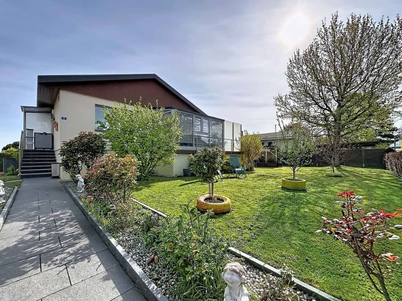 Schöne 5.5-Zimmer-Villa mit Garten und geräumigen Räumen (10)