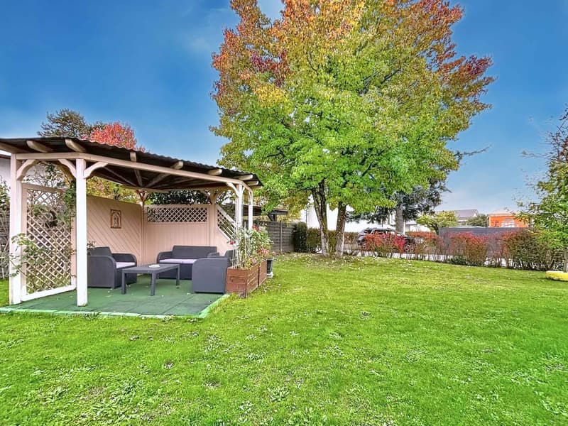 Schöne 5.5-Zimmer-Villa mit Garten und geräumigen Räumen (11)