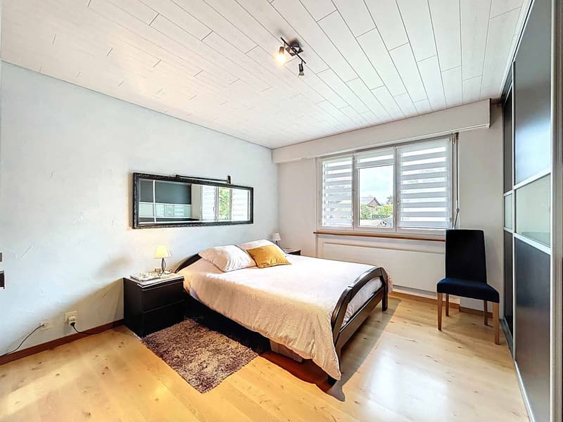 Schöne 5.5-Zimmer-Villa mit Garten und geräumigen Räumen (7)
