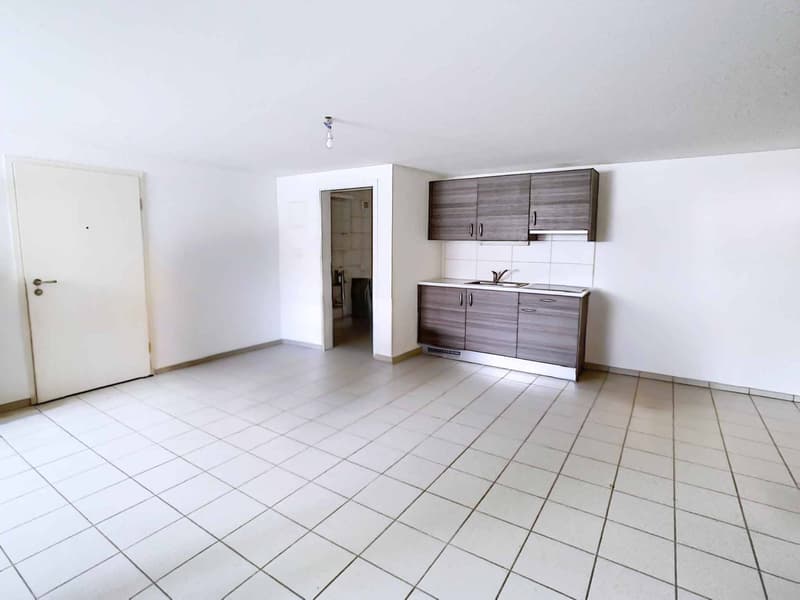 45 m² space ideal for craftsman or storage (2)