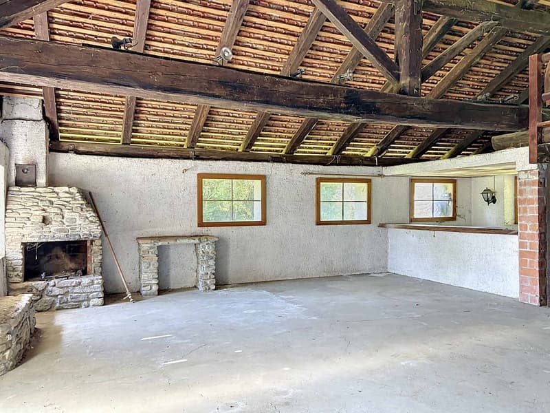 Charming 7-room farm to renovate, peaceful environment with outbuildings (9)