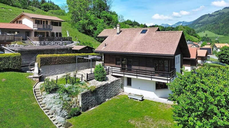 Charming 5-room property with breathtaking views of the mountains (1)