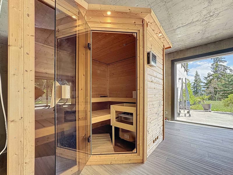 Exceptional chalet on 3 levels with indoor pool/ wellness space (13)