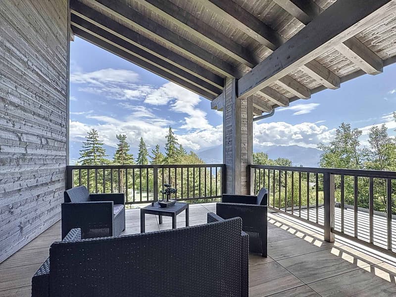 Exceptional chalet on 3 levels with indoor pool/ wellness space (10)