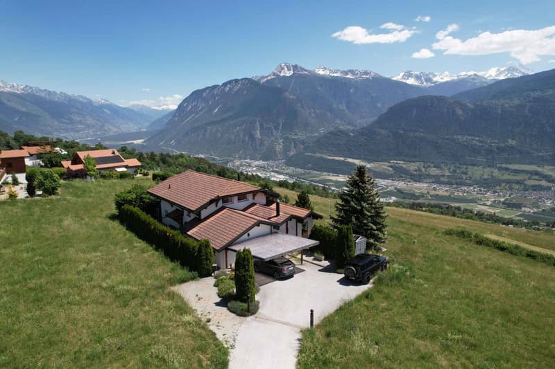 Splendida villa indipendente con vista panoramica e dépendance (3)
