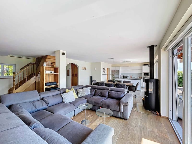 Splendida villa indipendente con vista panoramica e dépendance (5)