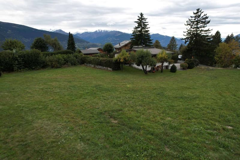 Magnificent building plot in a sought-after neighborhood (5)