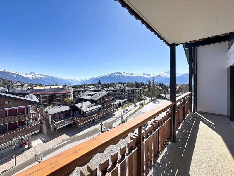 Exceptional situation - 4.5 rooms with breathtaking views of the golf course and independent studio (10)