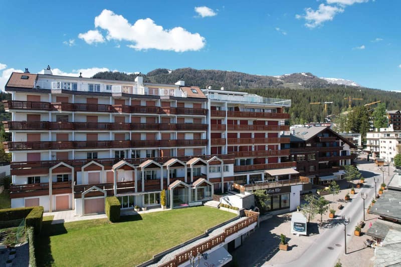 Spacious 7.5 room apartment ideally located in the heart of the station (10)
