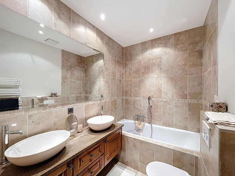 RARE - MAGNIFICENT 5 BEDROOM CHALET WITH PANORAMIC VIEW (8)