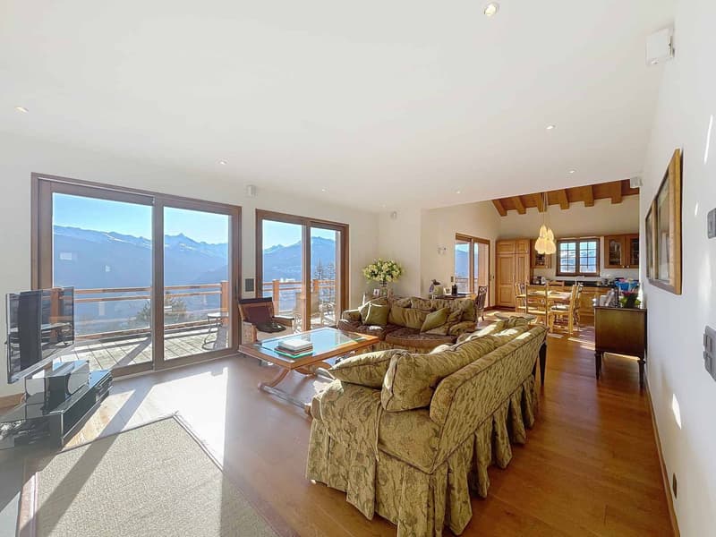 RARE - MAGNIFICENT 5 BEDROOM CHALET WITH PANORAMIC VIEW (4)