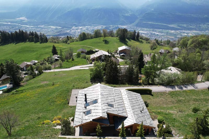 RARE - MAGNIFICENT 5 BEDROOM CHALET WITH PANORAMIC VIEW (3)