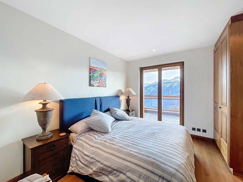 RARE - MAGNIFICENT 5 BEDROOM CHALET WITH PANORAMIC VIEW (9)
