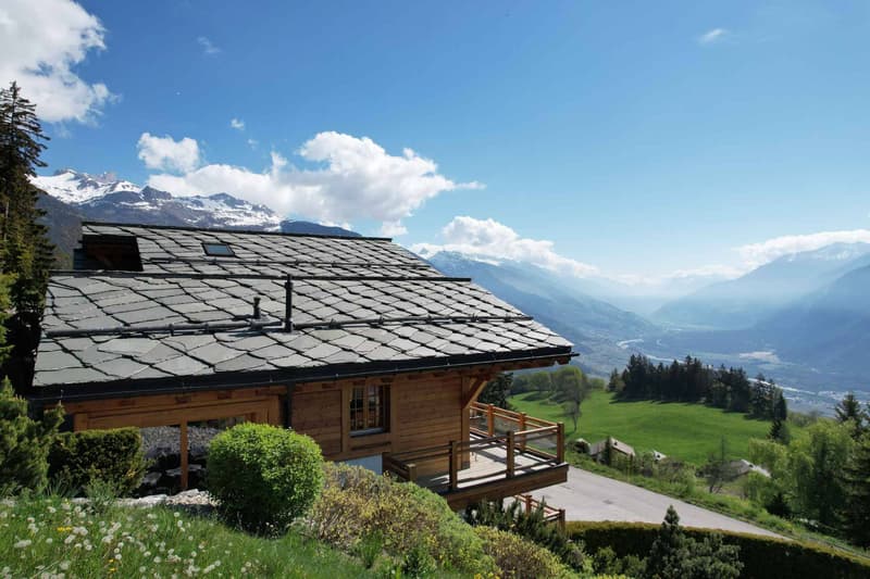 RARE - MAGNIFICENT 5 BEDROOM CHALET WITH PANORAMIC VIEW (1)