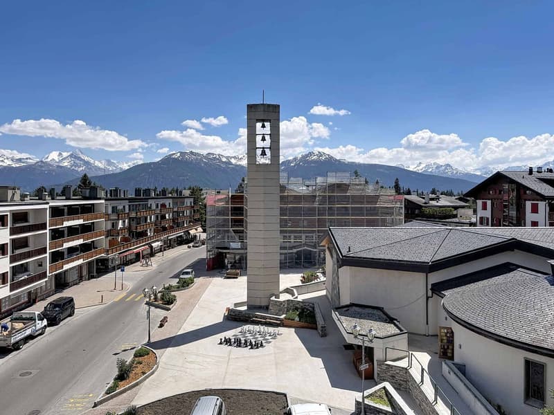 Exceptional situation in the heart of Crans with panoramic views (1)