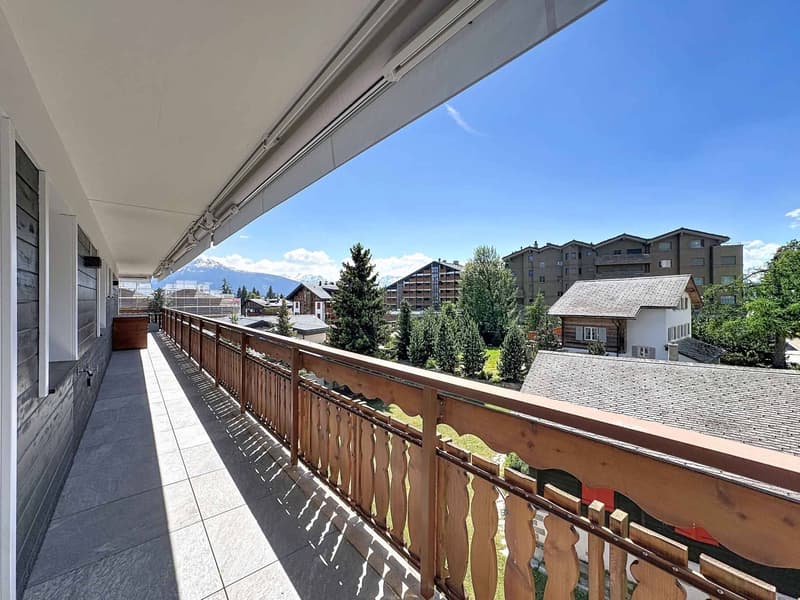 Exceptional situation in the heart of Crans with panoramic views (12)