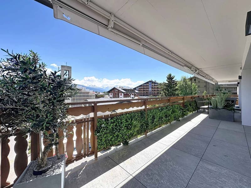 Exceptional situation in the heart of Crans with panoramic views (2)
