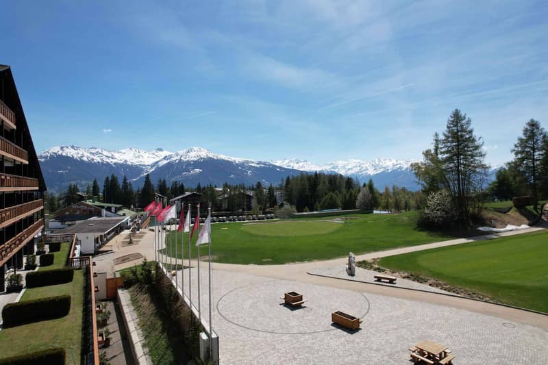Situation exceptionnelle - 4.5 pièces avec vue imprenable sur le golf et studio indépendant (1)