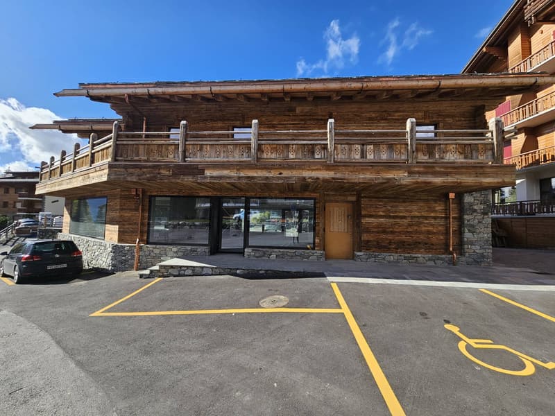 In the heart of Verbier, central location - Superb mixed-use building (6)