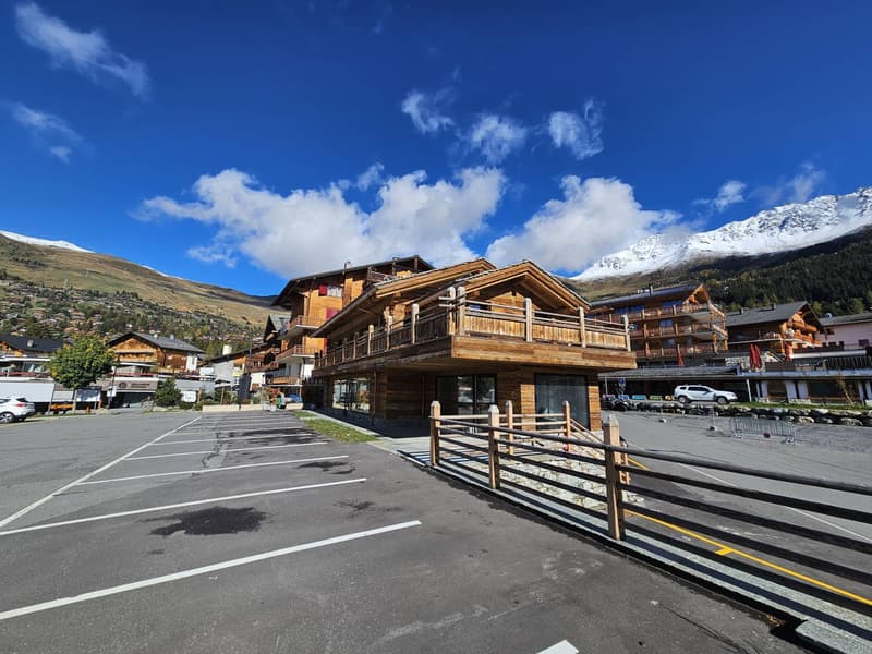 In the heart of Verbier, central location - Superb mixed-use building (1)