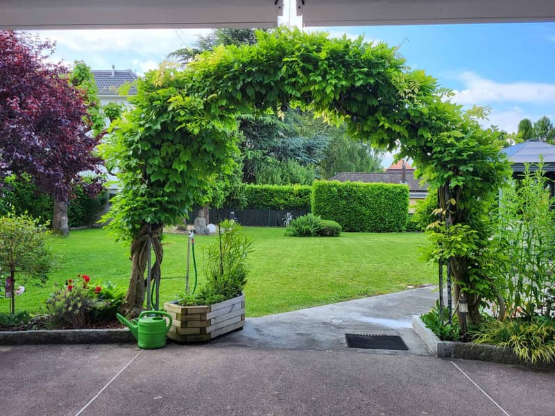 Charming 8.5-room property with terrace and large garden (12)