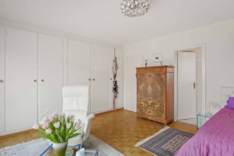 Charming 8.5-room property with terrace and large garden (8)