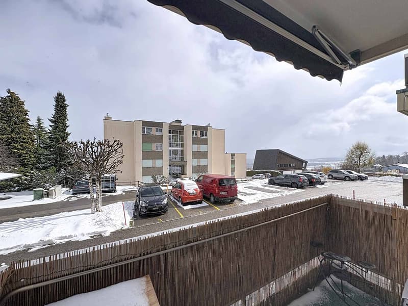Elegant 2.5-room apartment with balcony in a peaceful setting (4)