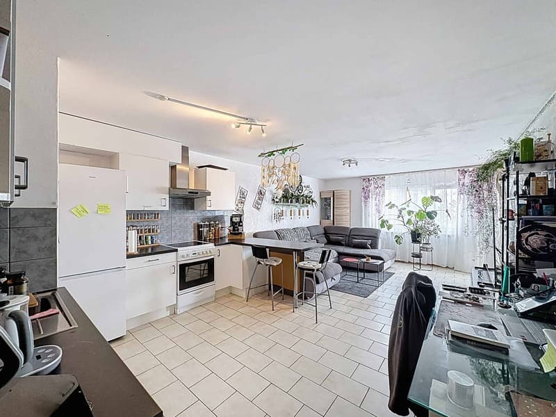Elegant 2.5-room apartment with balcony in a peaceful setting (3)