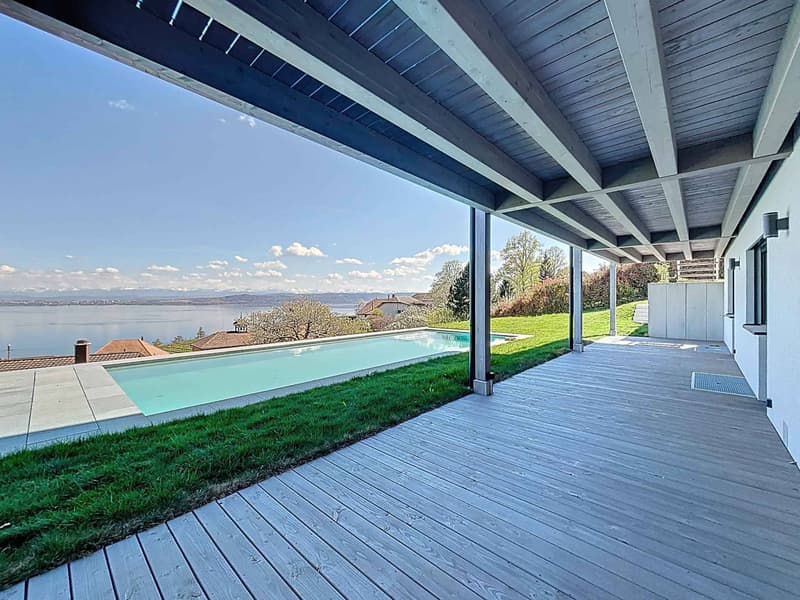 Exceptional villa suspended between lake and Alps (11)