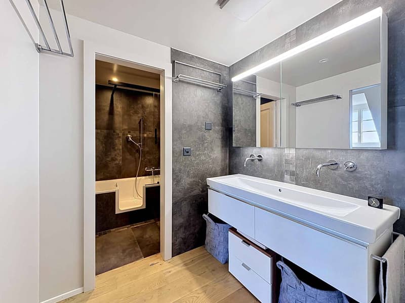 Elegant 5-room character apartment in the heart of Neuchâtel (6)