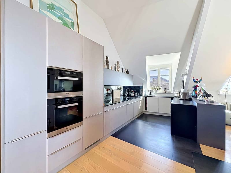 Elegant 5-room character apartment in the heart of Neuchâtel (2)