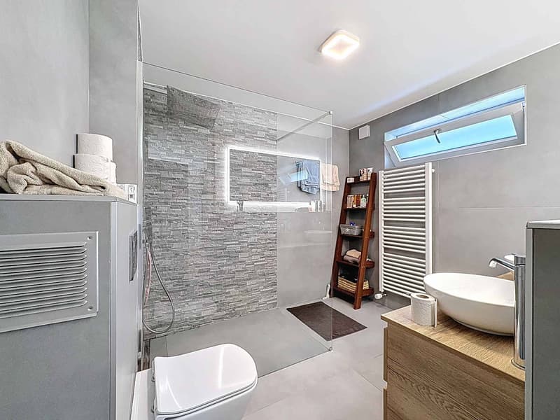 High-standard villa in the heart of the vineyards with breathtaking lake views (8)