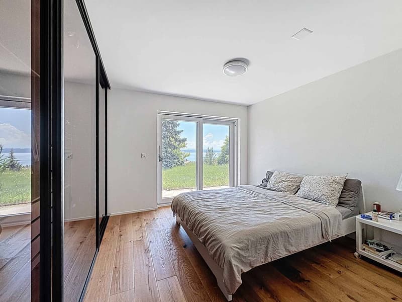 High-standard villa in the heart of the vineyards with breathtaking lake views (7)