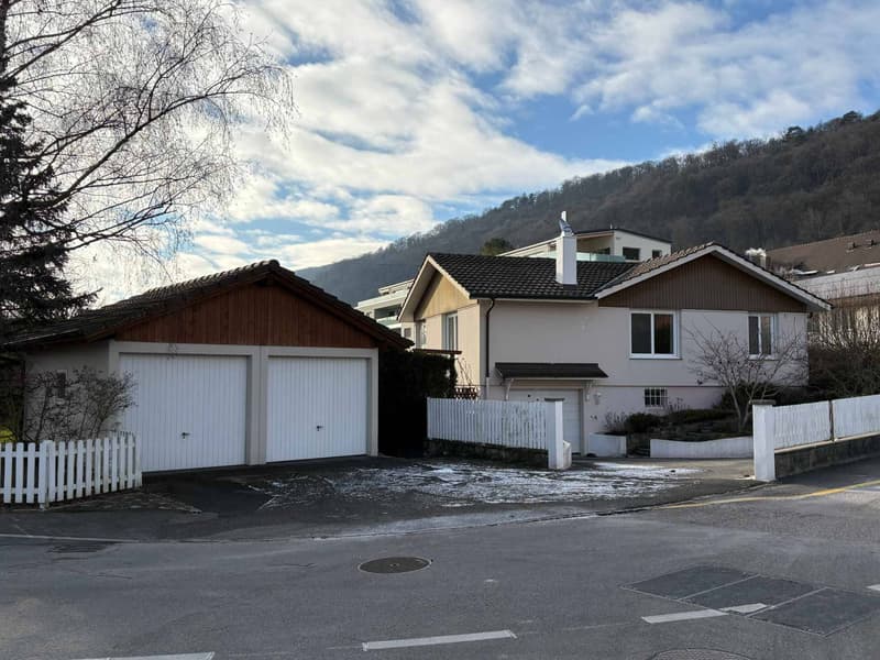 Familienvilla mit Pool und Außenflächen (9)