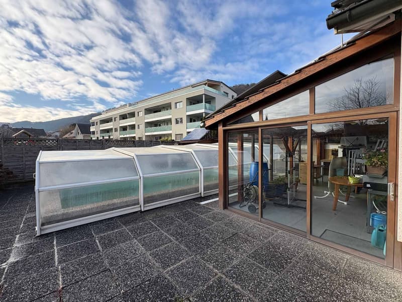Familienvilla mit Pool und Außenflächen (8)
