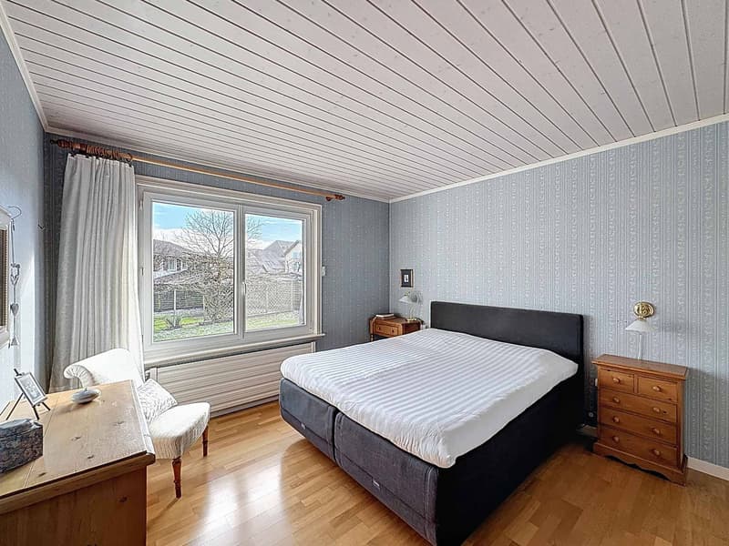 Familienvilla mit Pool und Außenflächen (6)