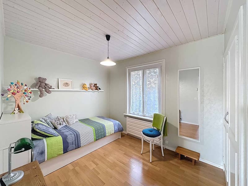 Familienvilla mit Pool und Außenflächen (7)