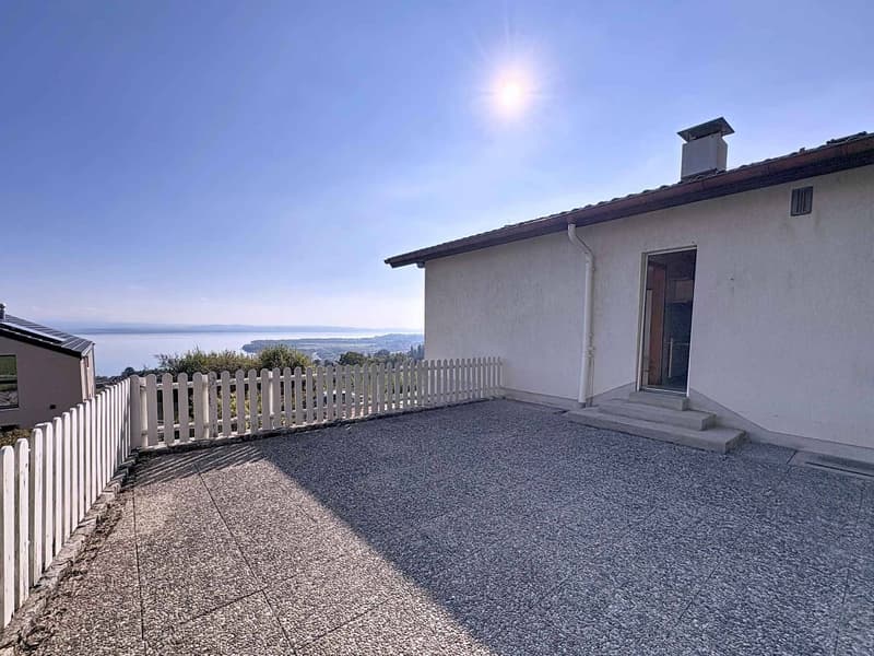 Elegant single-family house with 6.5 rooms, terrace and breathtaking view (9)
