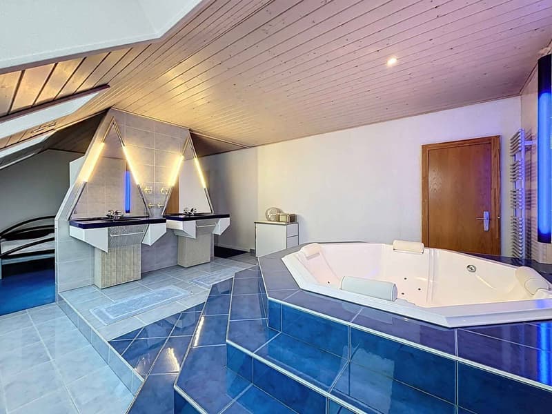 Spacieux appartement de 5 pièces au cur de La Chaux-de-Fonds (8)